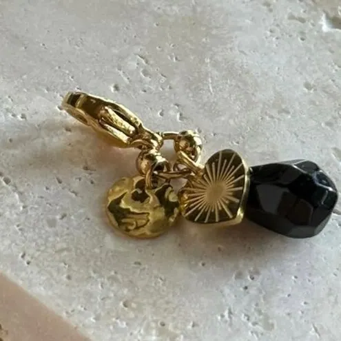 Charm Pierre noire